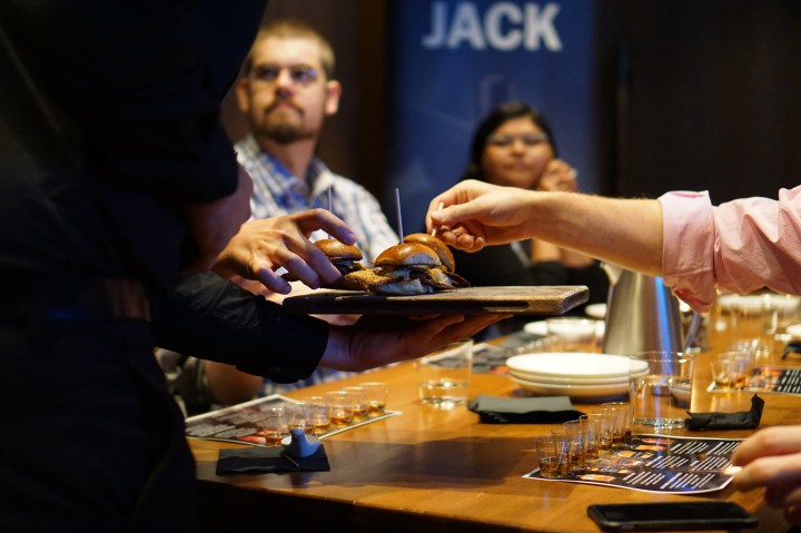 F913F18B-7C04-40C9-883C-798B99E18615